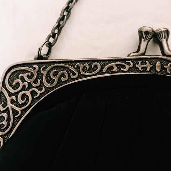 Small black satin clutch with ball clasp - Picture 2 of 5